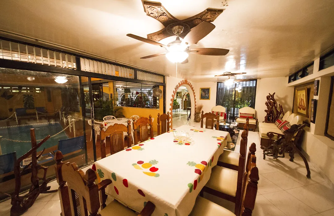 Ideal Villa Hotel-1